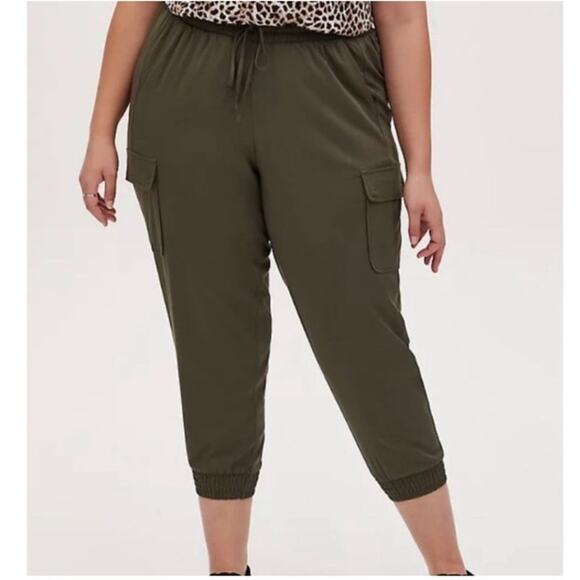 Torrid Relaxed Fit Cargo Joggers Size 1X - Picture 1 of 5